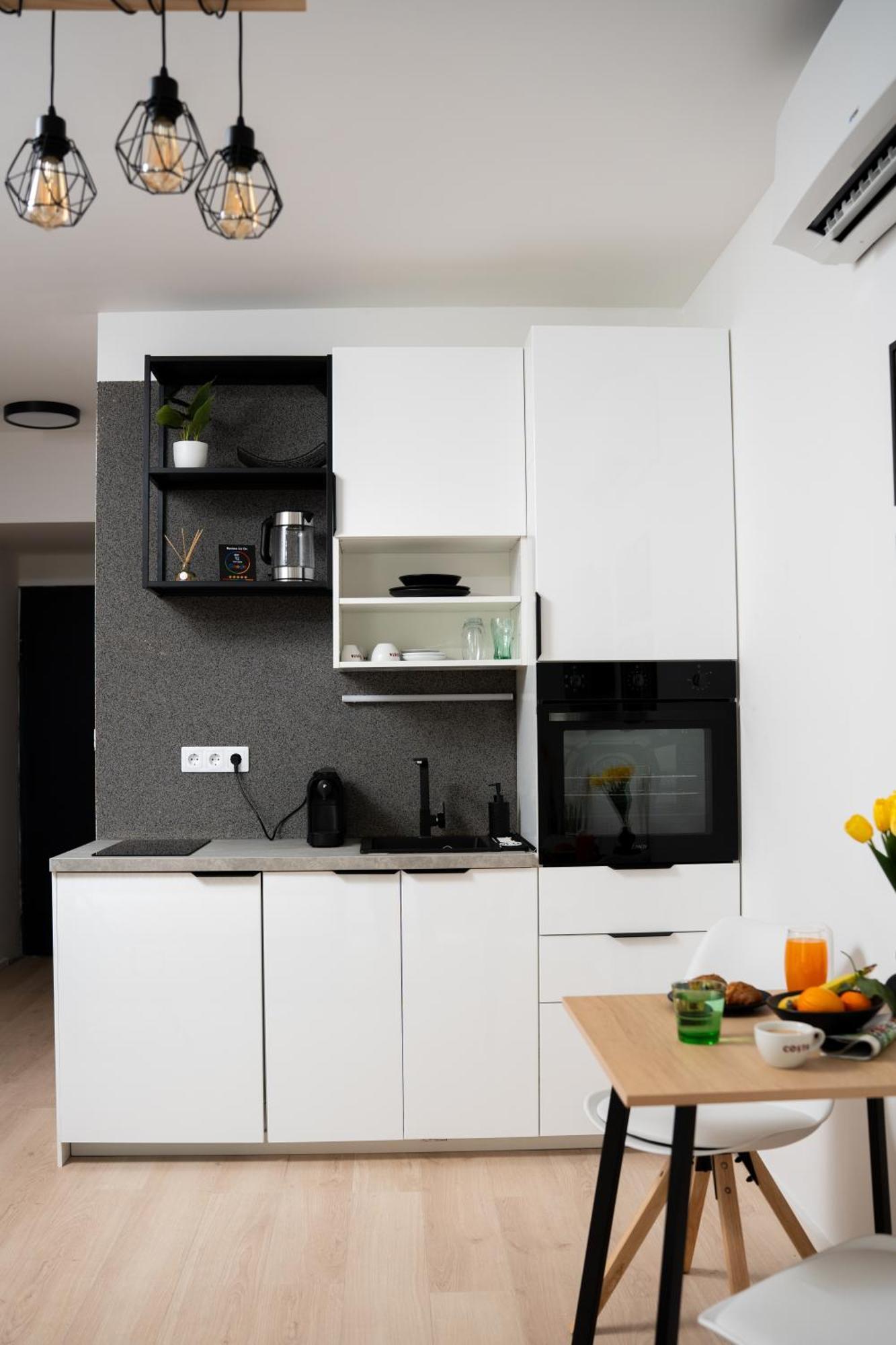 Apartment F5 *